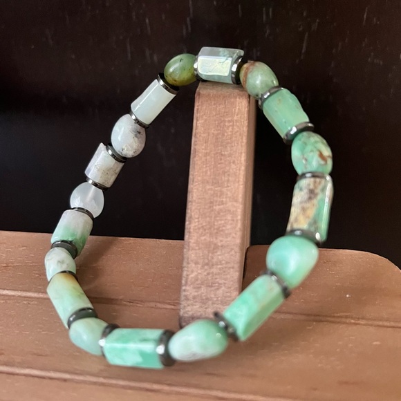 Chrysoprase Natural Stone Crystal Beaded Stretch Bracelet - Picture 1 of 5